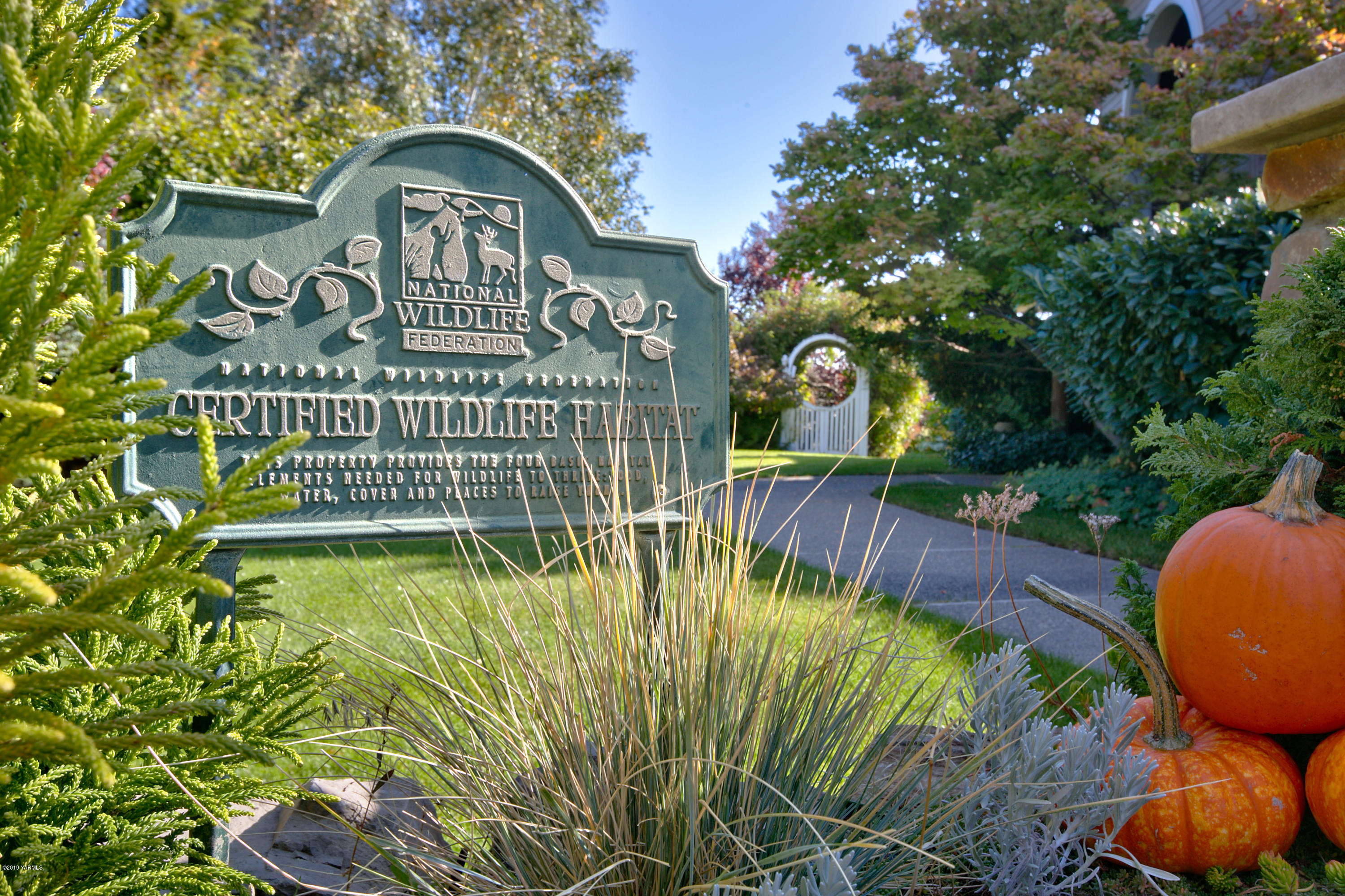 14771 Summitview Ext Road Yakima, WA 98908 - Photo 33 of 45 a view of a house with a yard and a garden