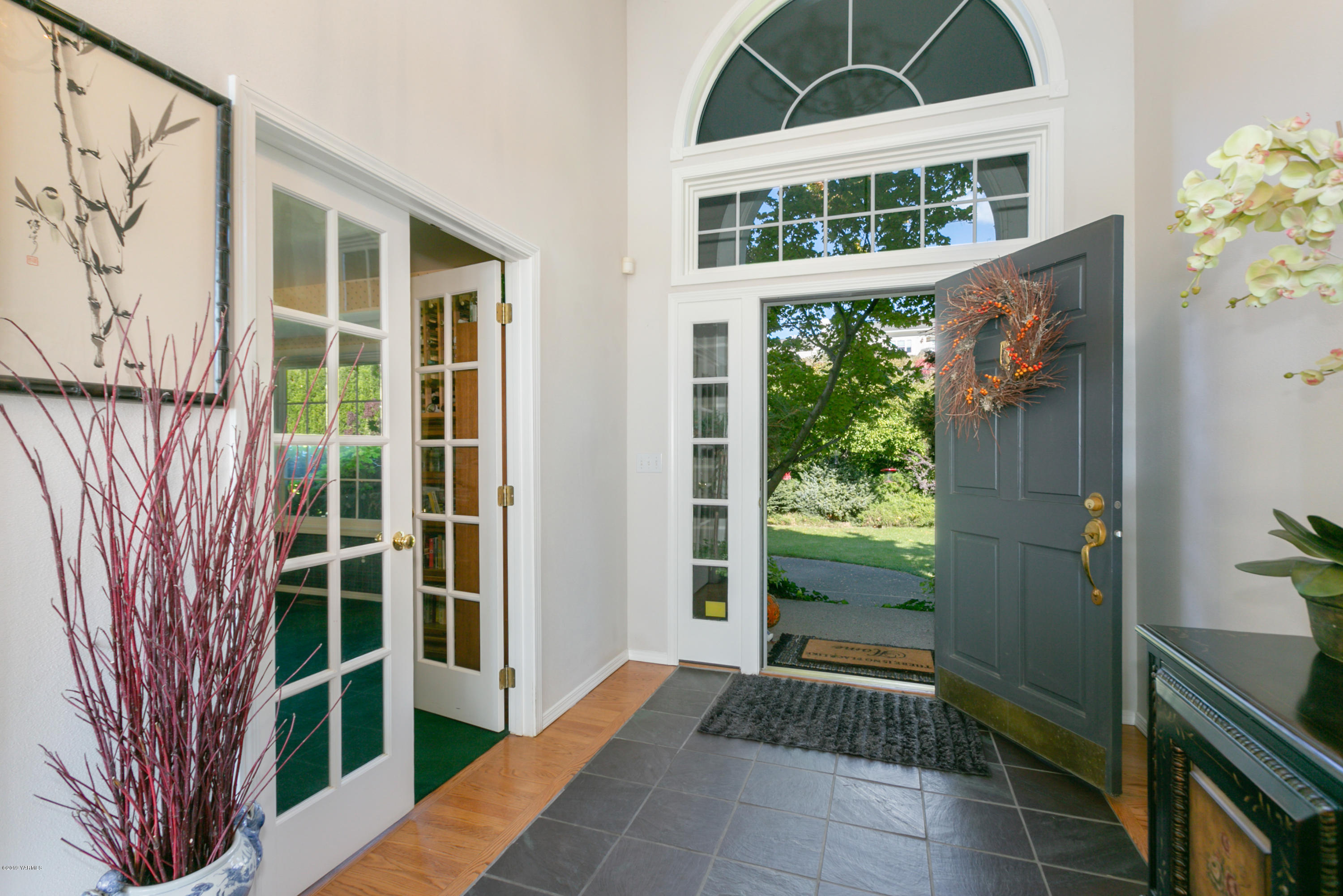 14771 Summitview Ext Road Yakima, WA 98908 - Photo 5 of 45 a house view with a garden space
