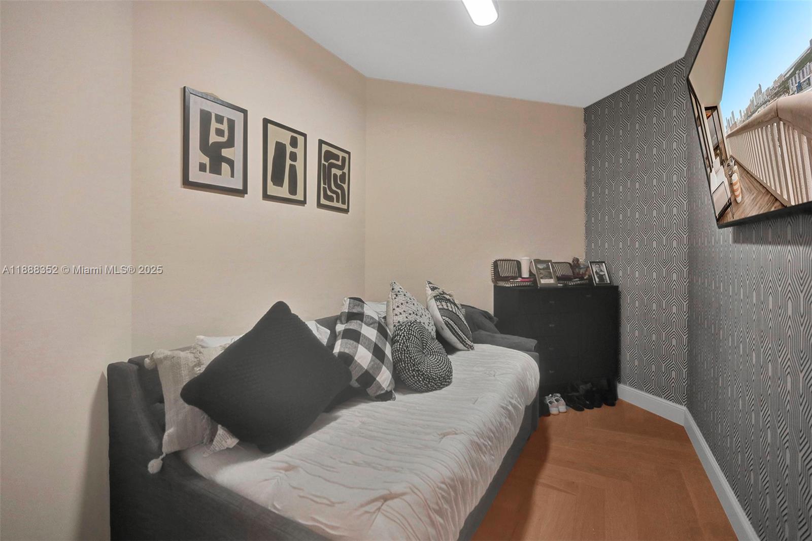 2000 Island Boulevard, Unit 2207 Aventura, FL 33160 - Photo 9 of 29 a bed sitting in a bedroom next to a lamp