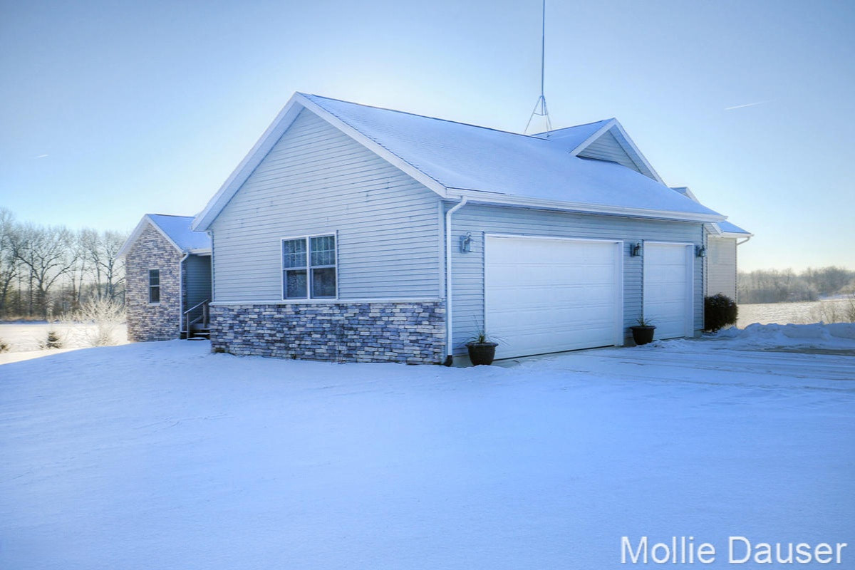 14316 Strotheide Road Northeast Belding, MI 48809 - Photo 10 of 35 IMG_8133