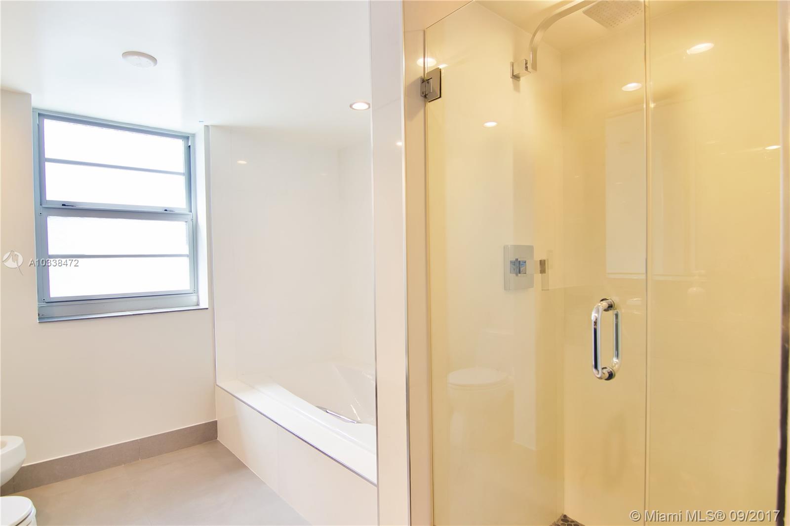 151 Southeast 15th Road, Unit 2802 Miami, FL 33129 - Photo 5 of 6 Master Bath with separate shower and tub.