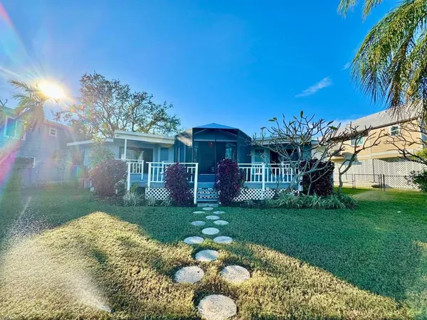 $3,250 | 4112 Beach Drive Southeast, St. Petersburg, FL 33705