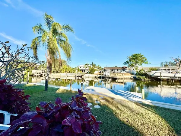 $3,250 | 4112 Beach Drive Southeast, St. Petersburg, FL 33705