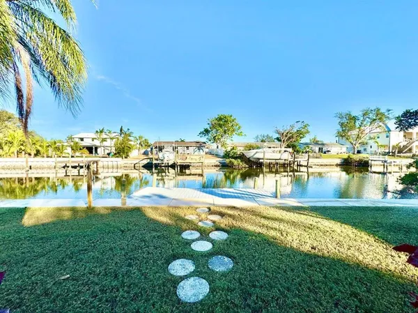 $3,250 | 4112 Beach Drive Southeast, St. Petersburg, FL 33705