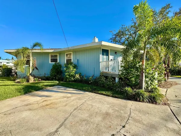 $3,250 | 4112 Beach Drive Southeast, St. Petersburg, FL 33705