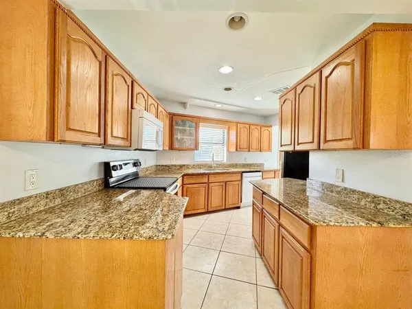 $3,250 | 4112 Beach Drive Southeast, St. Petersburg, FL 33705