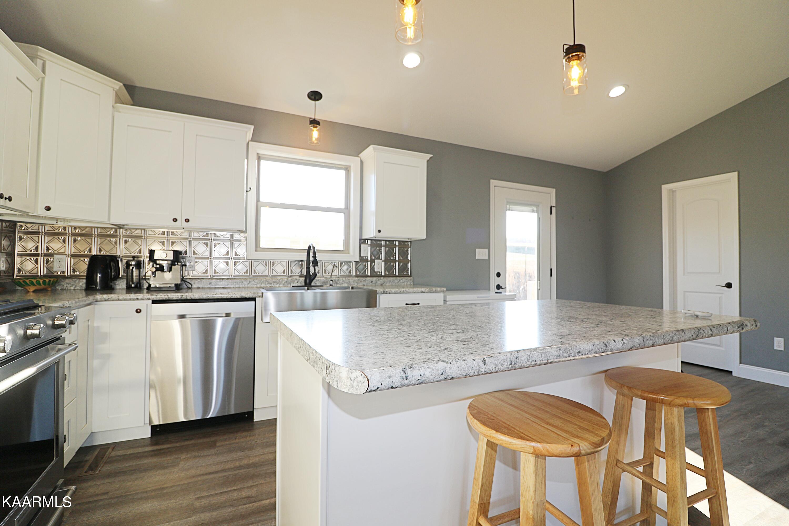 164 Pine Creek Road Oneida, TN 37841 - Photo 7 of 35 094A2176