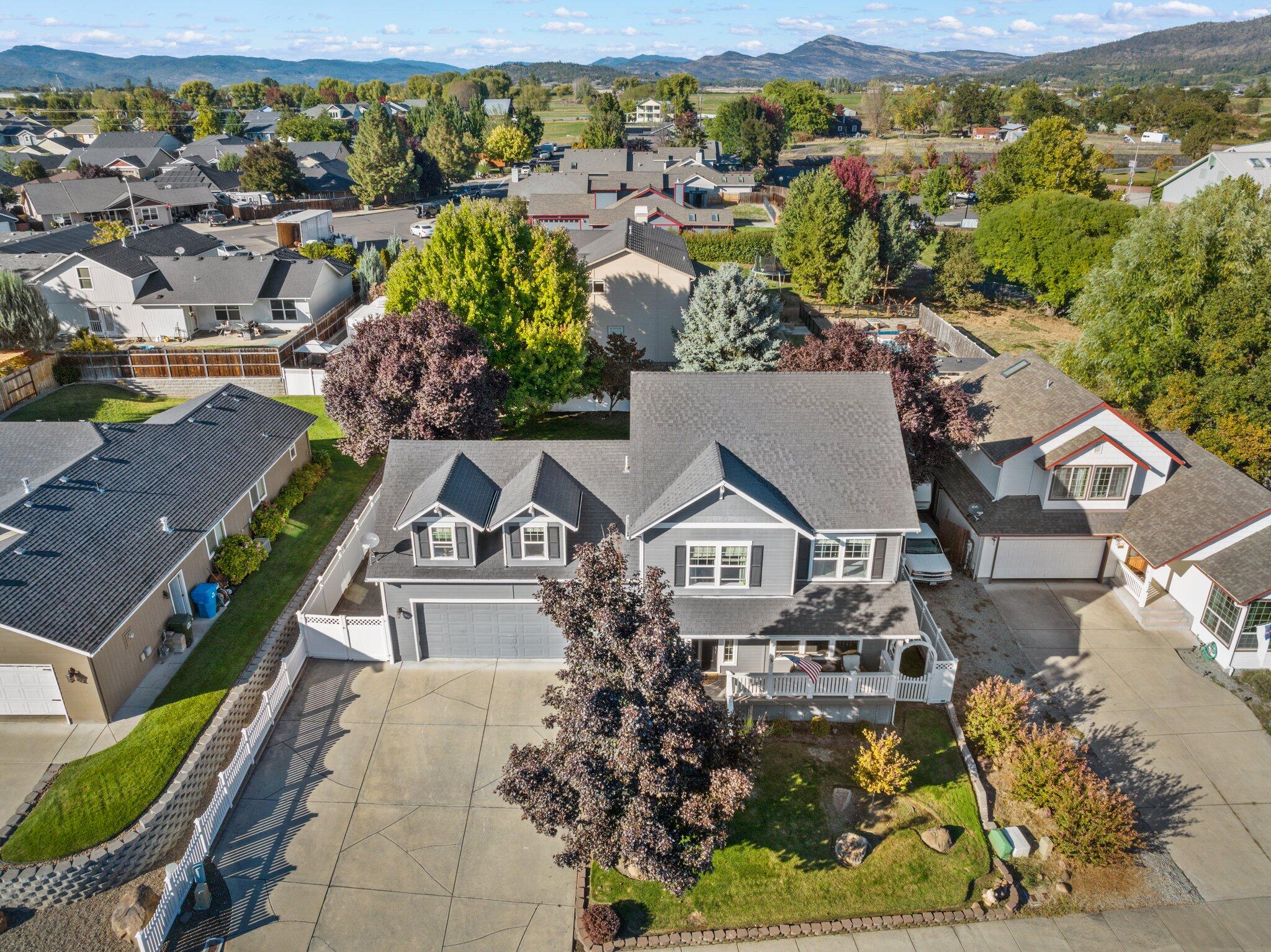 878 Ridgeview Drive Eagle Point, OR 97524 - Photo 35 of 39 an aerial view of residential houses with outdoor space