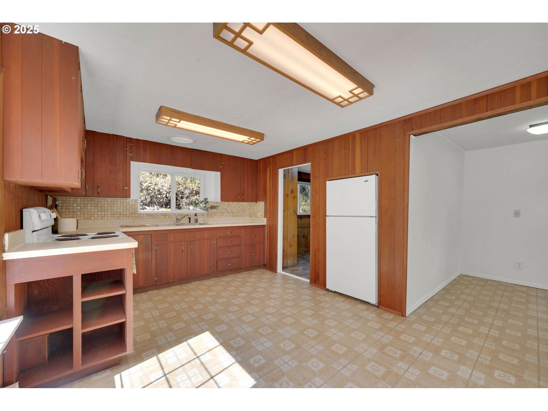 22 Prall Lane Eugene, OR 97405 - Photo 15 of 43 a room with furniture and window