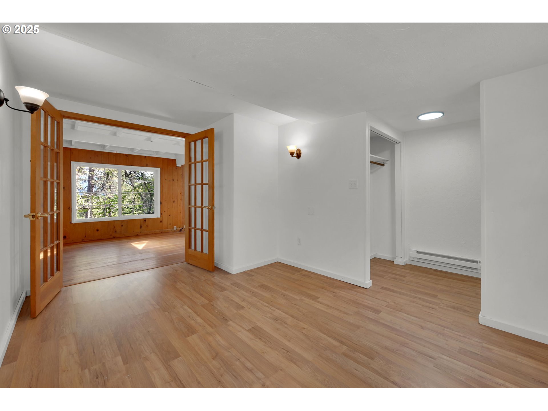 22 Prall Lane Eugene, OR 97405 - Photo 21 of 43 a view of an empty room and window