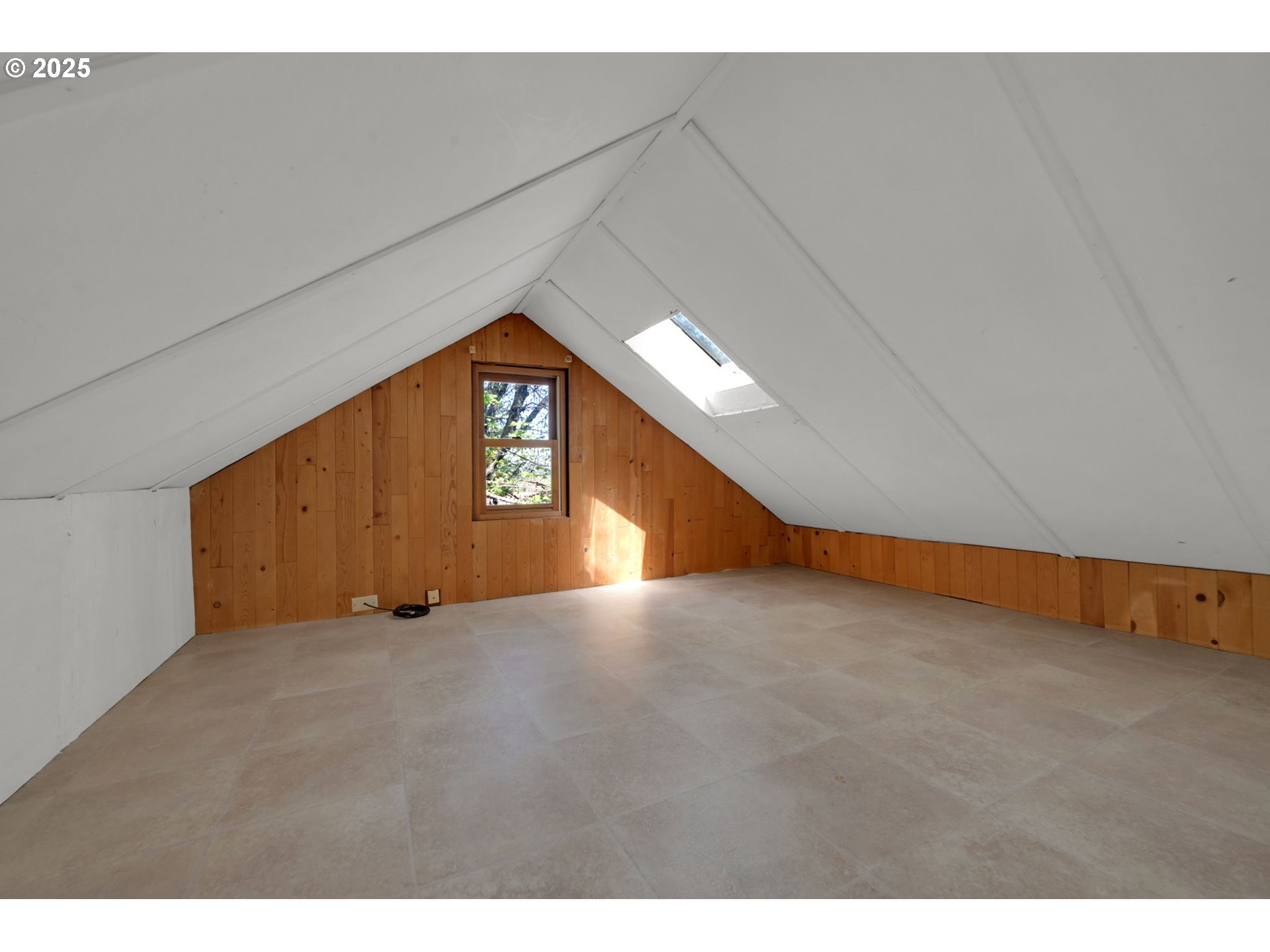 22 Prall Lane Eugene, OR 97405 - Photo 24 of 43 a view of an empty room with windows