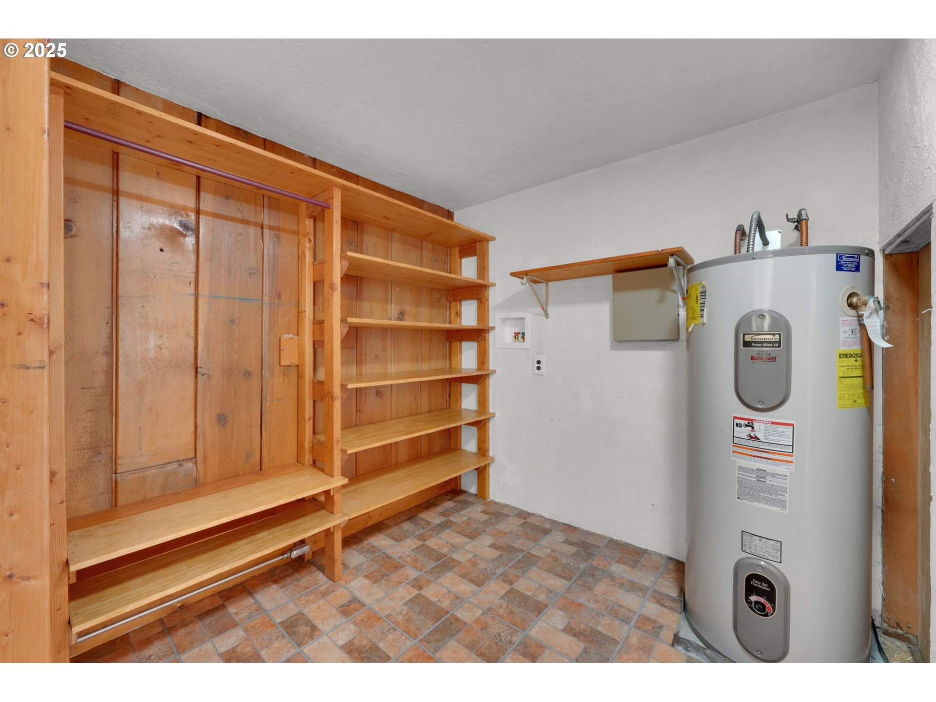 22 Prall Lane Eugene, OR 97405 - Photo 28 of 43 a view of an empty room