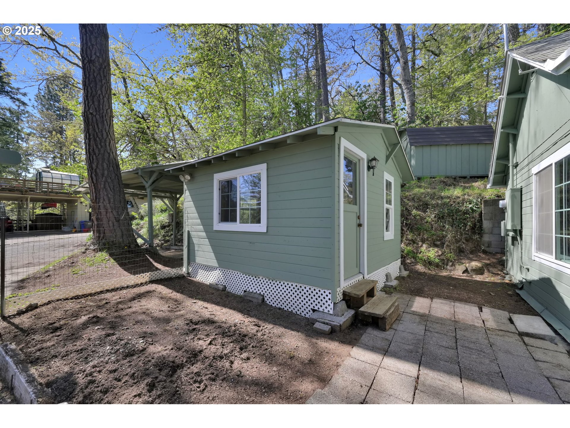 22 Prall Lane Eugene, OR 97405 - Photo 30 of 43 a backyard of a house with table and chairs
