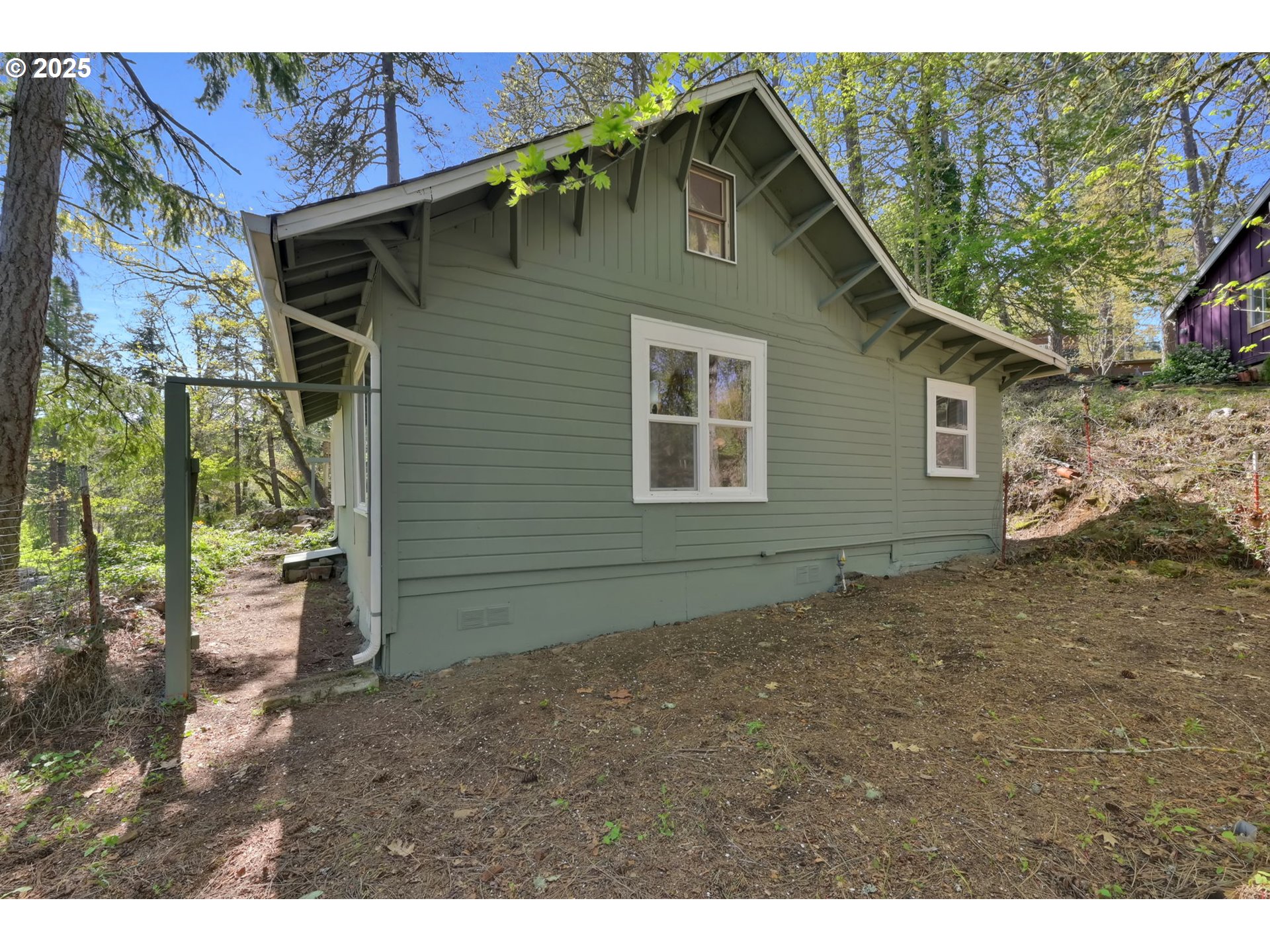 22 Prall Lane Eugene, OR 97405 - Photo 33 of 43 a backyard of a house with lots of green space