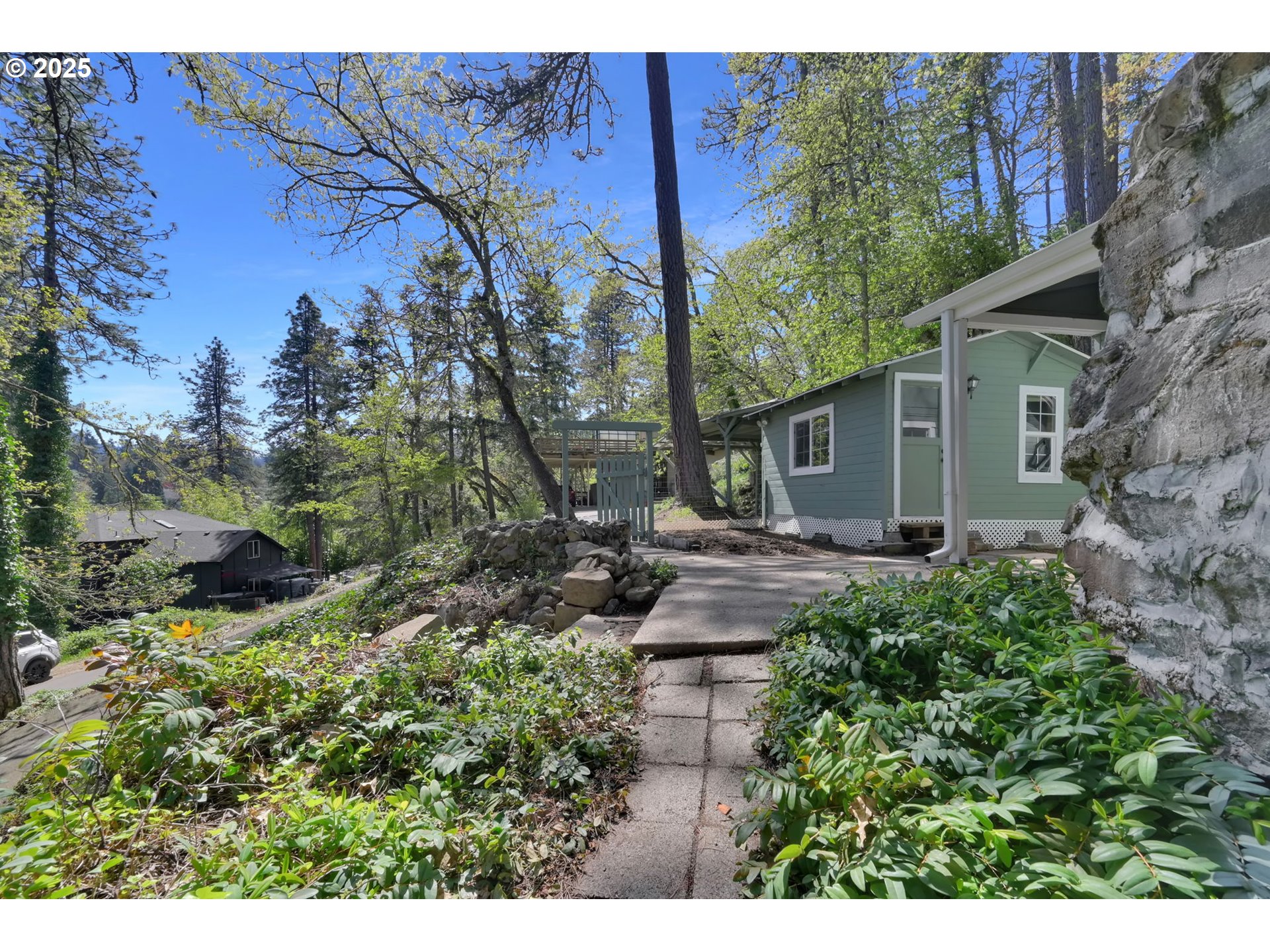 22 Prall Lane Eugene, OR 97405 - Photo 34 of 43 a backyard of a house with lots of green space
