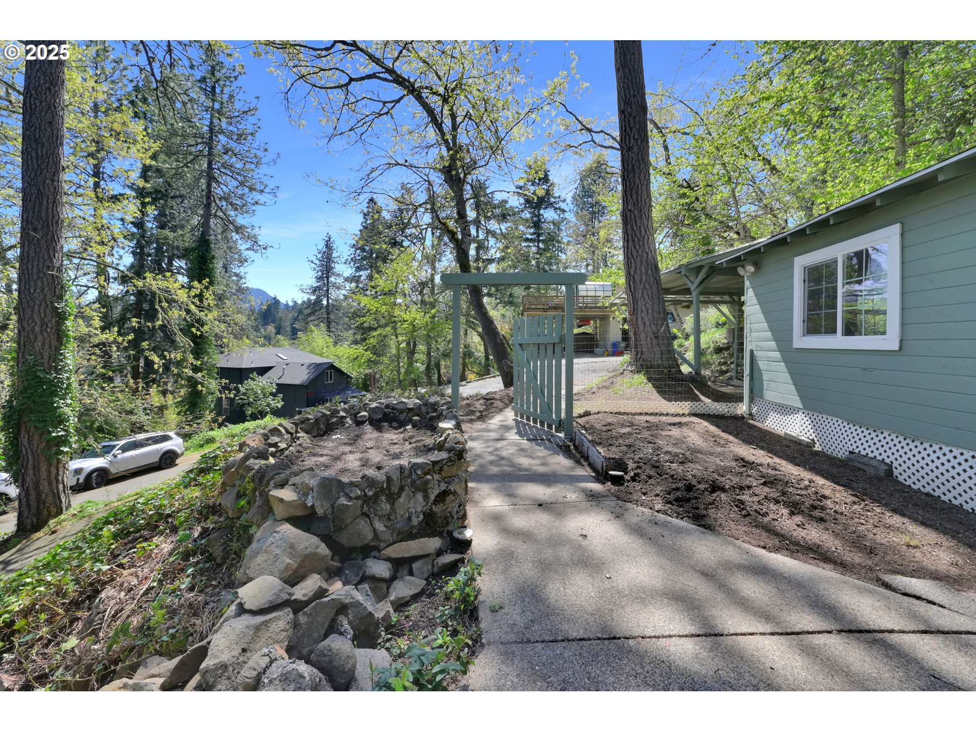 22 Prall Lane Eugene, OR 97405 - Photo 35 of 43 a view of a backyard with garden