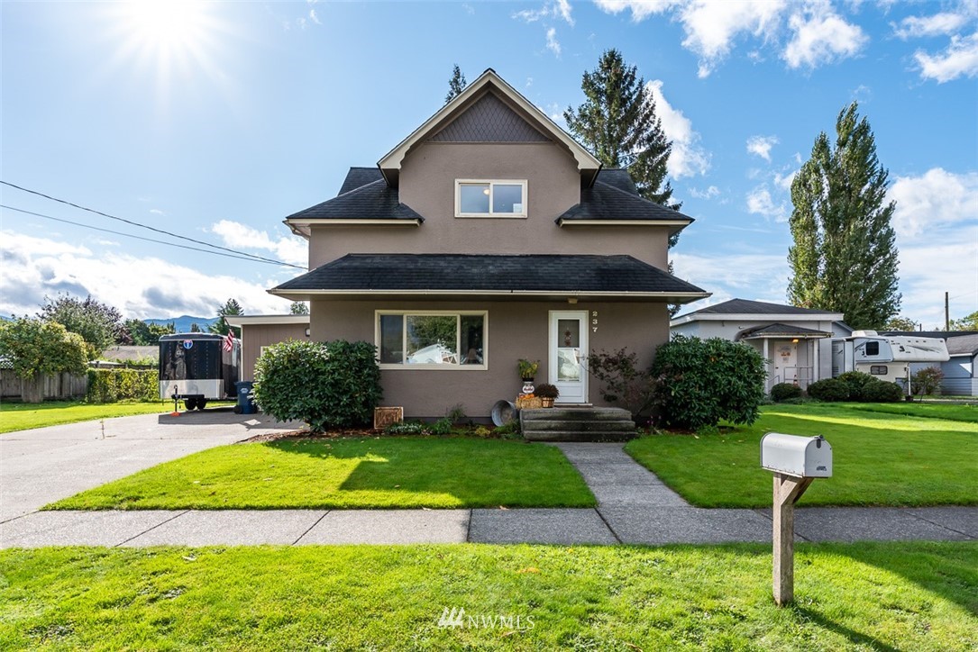 237 Garfield Street Sumas, WA 98295 - Photo 1 of 31 Gallery Image 1