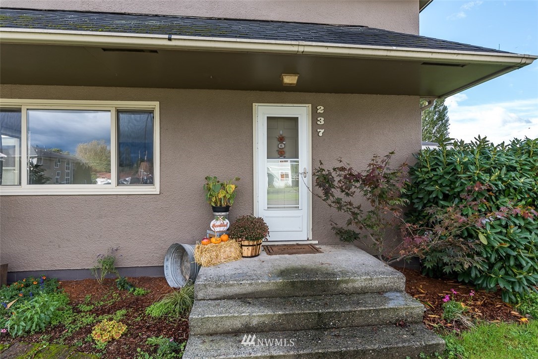 237 Garfield Street Sumas, WA 98295 - Photo 3 of 31 Gallery Image 3