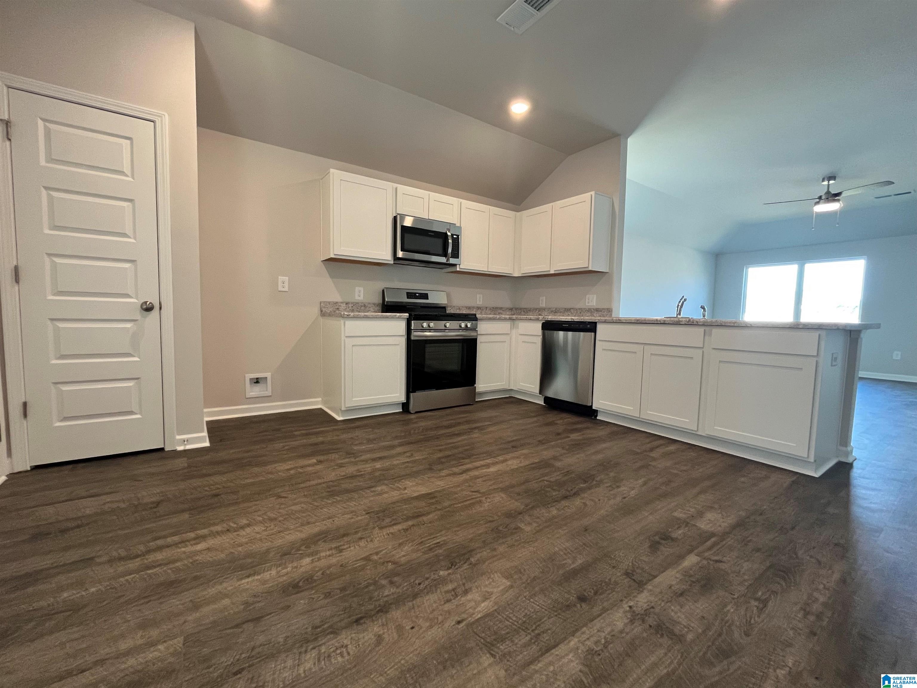 124 Coleman Way Calera, AL 35040 - Photo 4 of 13