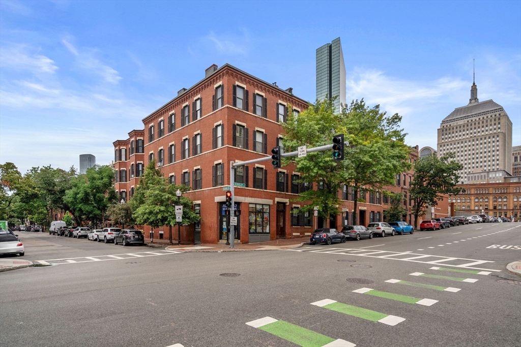 82 Berkeley Street, Unit 5 Boston, MA 02116 - Photo 31 of 31 a front view of a building with street view