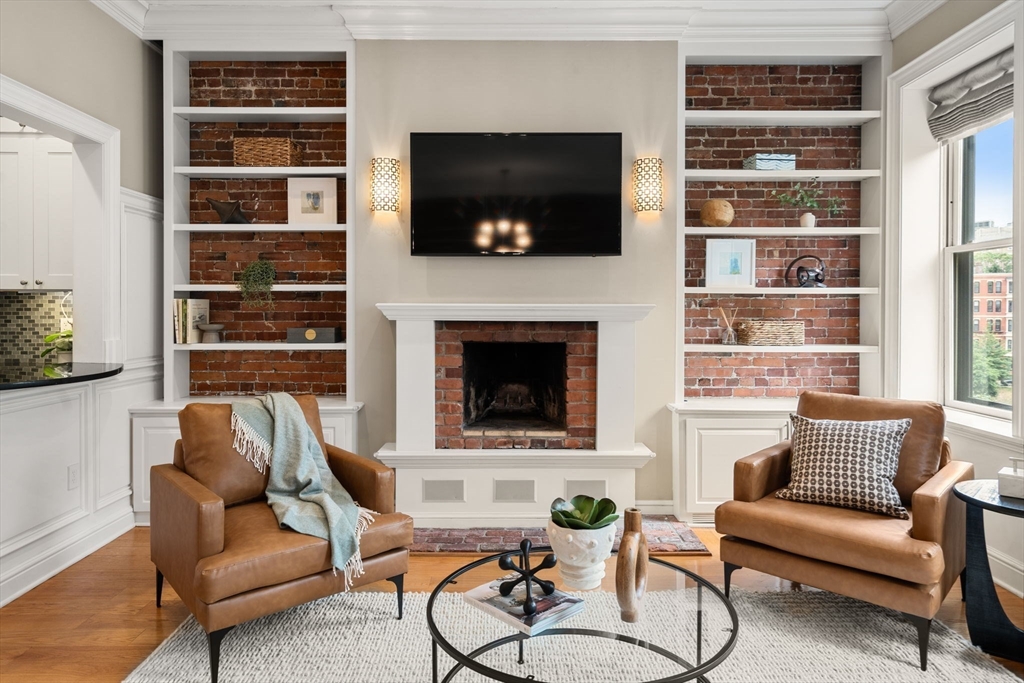 82 Berkeley Street, Unit 5 Boston, MA 02116 - Photo 5 of 31 a living room with furniture and a flat screen tv