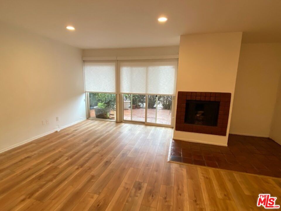 1908 Pacific Avenue Venice, CA 90291 - Photo 5 of 16 an empty room with wooden floor and fireplace