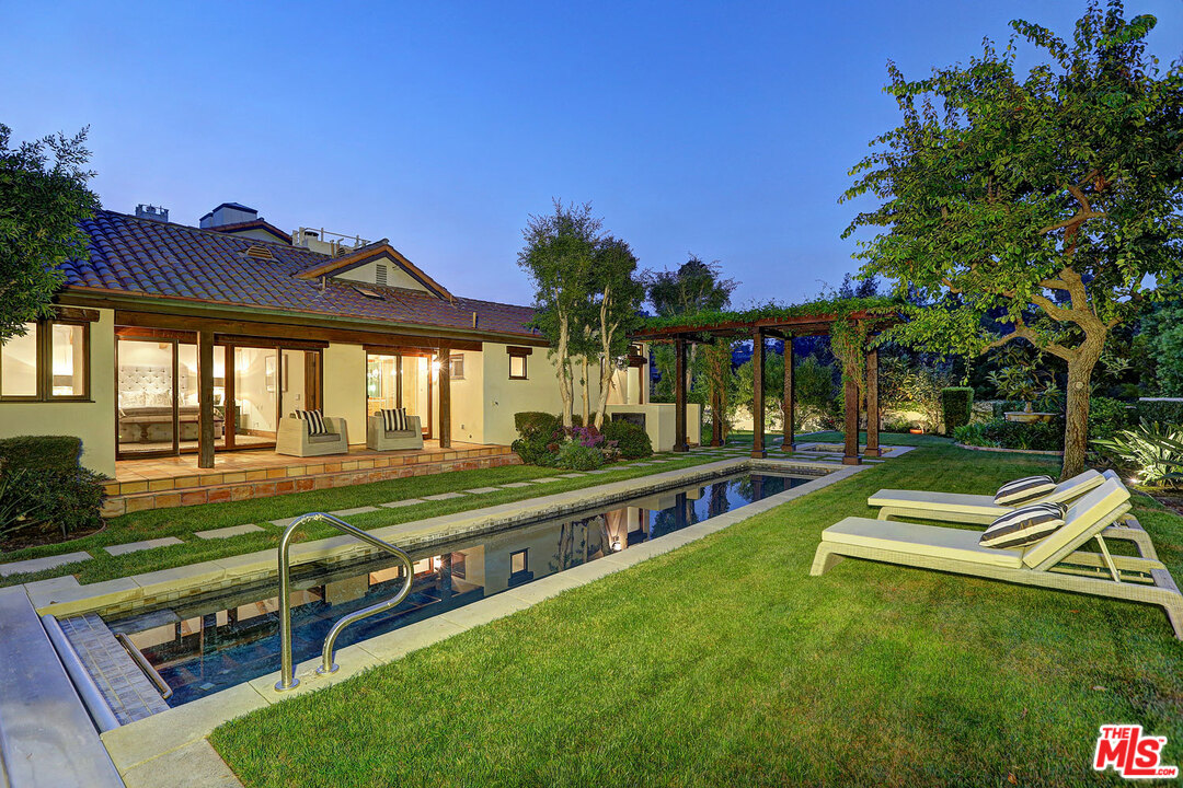 10960 Bellagio Road Los Angeles, CA 90077 - Photo 3 of 22