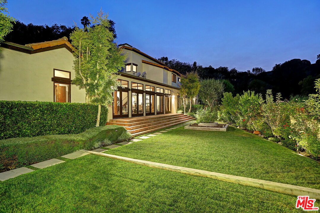 10960 Bellagio Road Los Angeles, CA 90077 - Photo 4 of 22