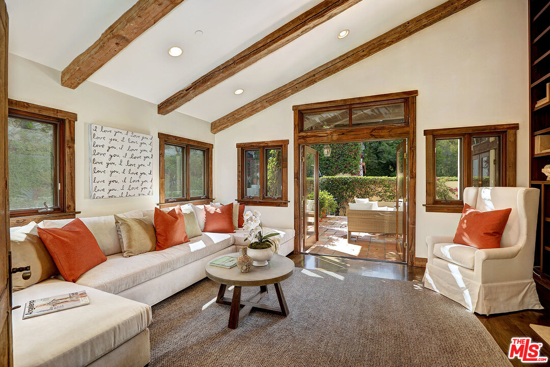 10960 Bellagio Road Los Angeles, CA 90077 - Photo 8 of 22