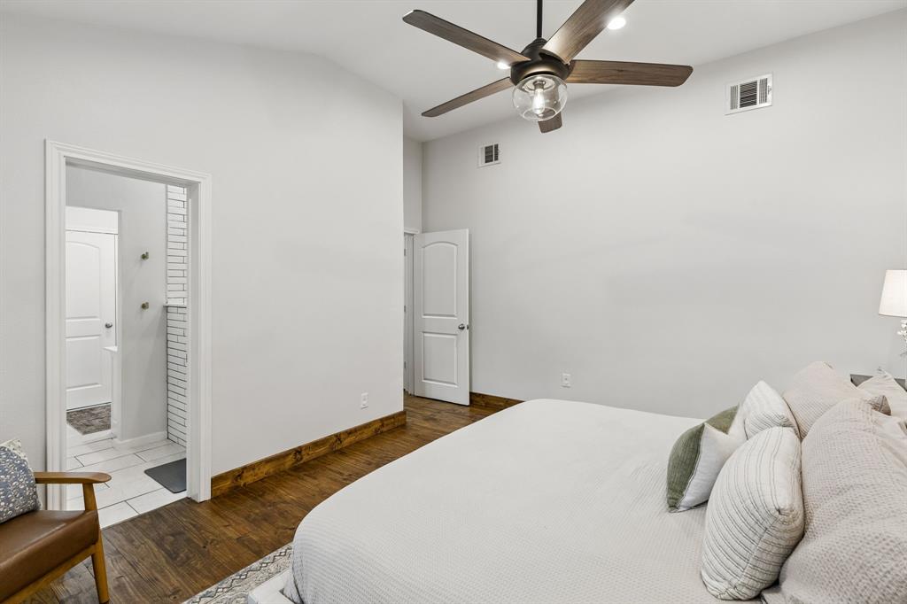 10677 Larchfield Lane Dallas, TX 75238 - Photo 20 of 32