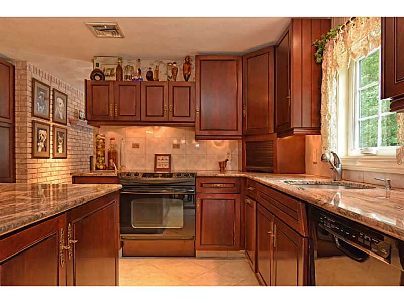 90 Middle Road East Greenwich, RI 02818 - Photo 8 of 25 Kitchen.