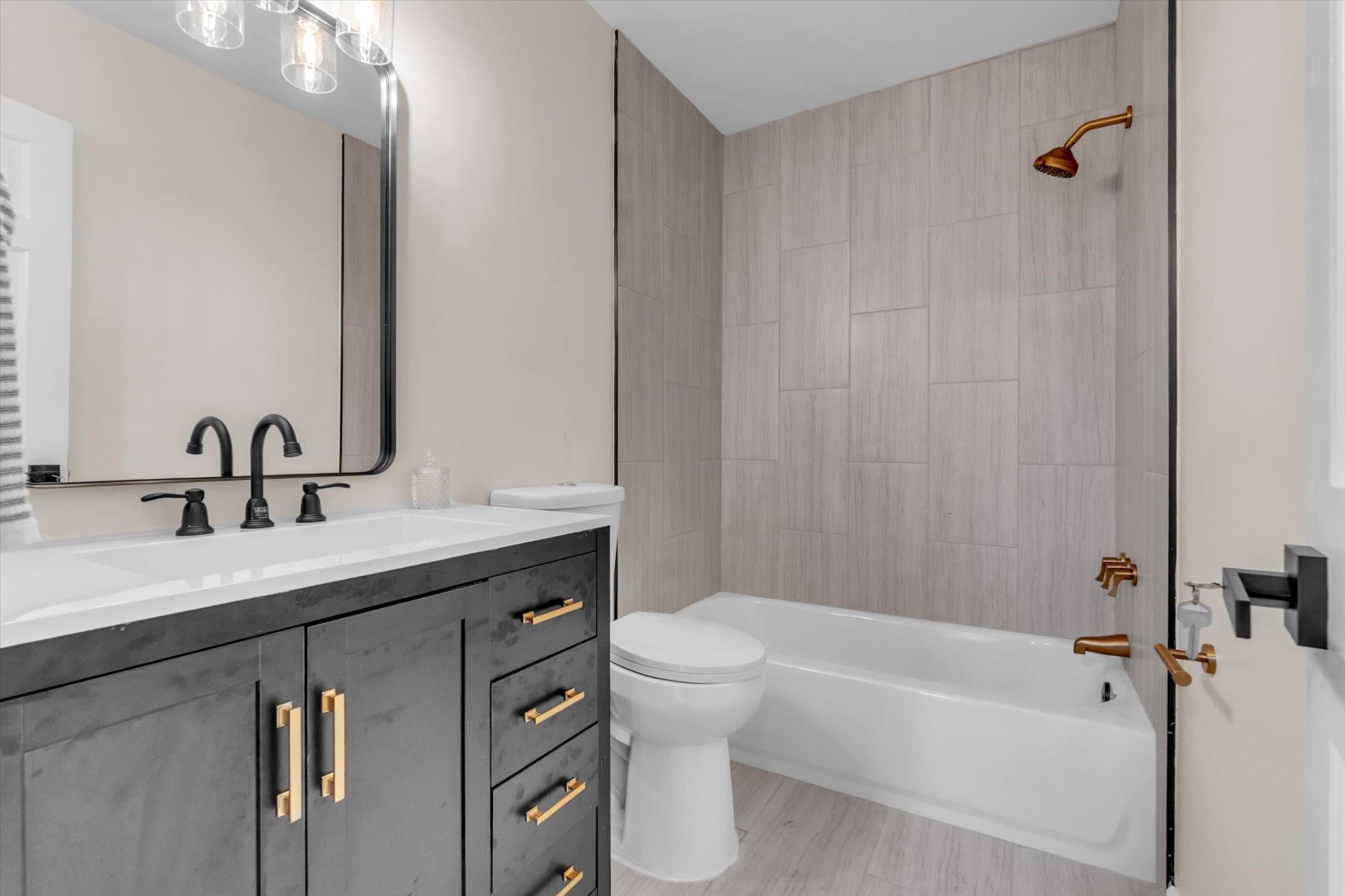5509 Rappahannock Drive Memphis, TN 38134 - Photo 16 of 27 Full bathroom featuring vanity and shower / bathtub combination