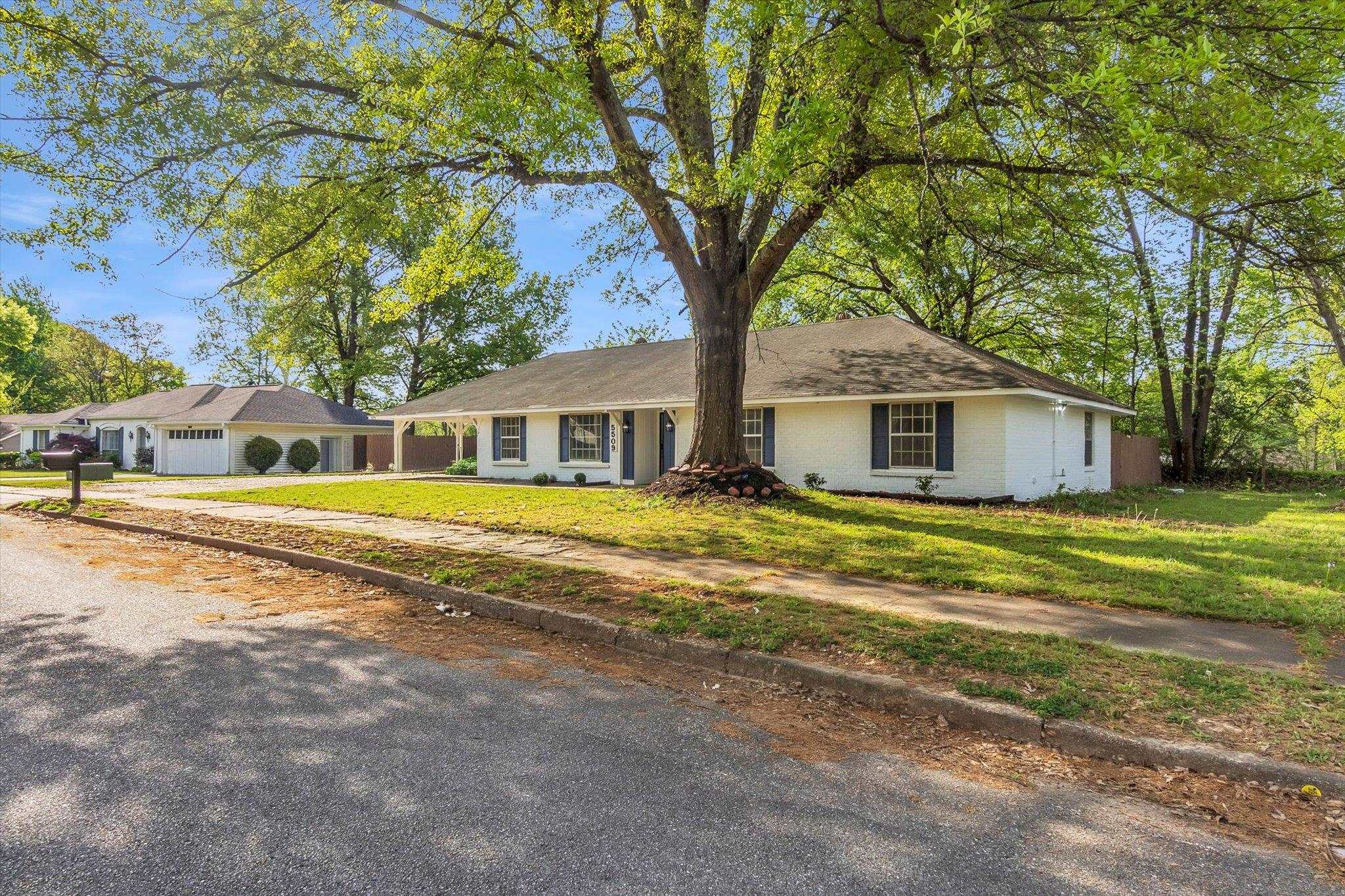 5509 Rappahannock Drive Memphis, TN 38134 - Photo 2 of 27 Single story home with a front yard, a garage, brick siding, and driveway