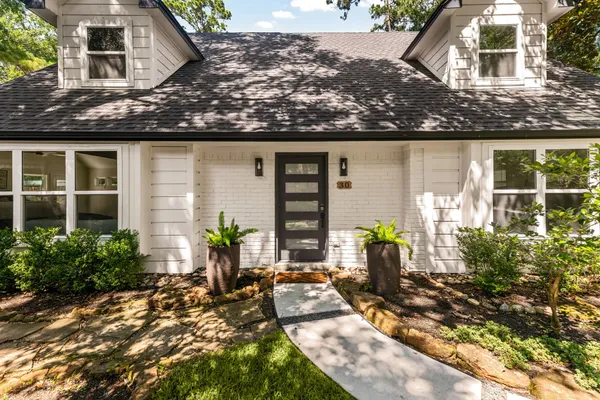 $850,000 | 30 Willowherb Court, The Woodlands, TX 77380