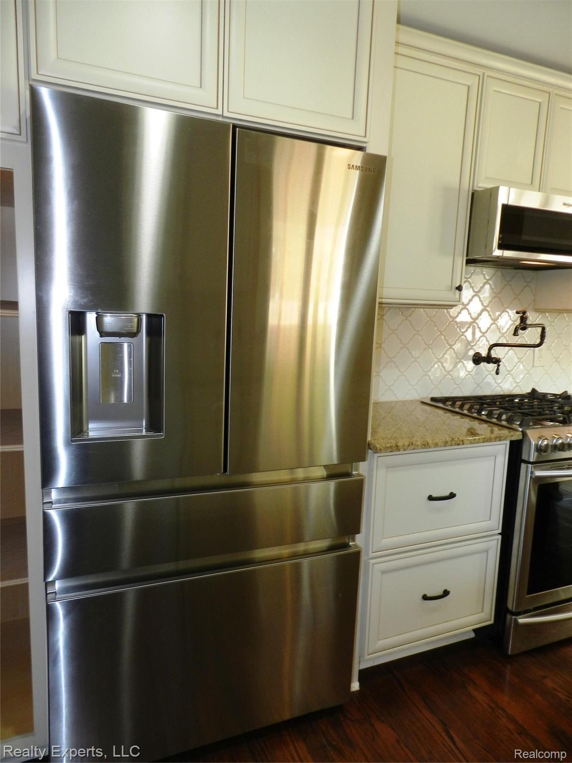 3020 East Maple Road Milford, MI 48381 - Photo 17 of 72 17.JPG
