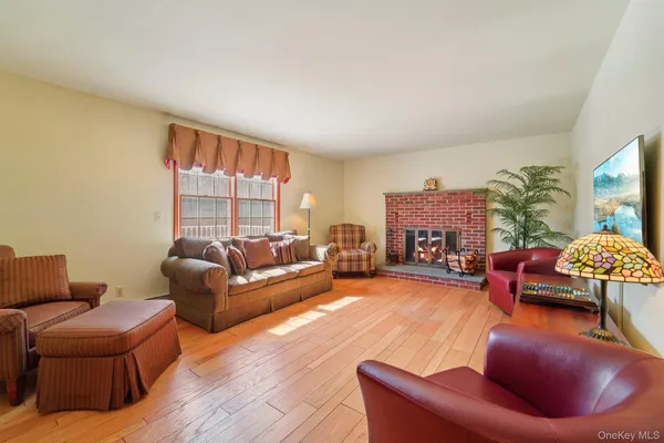 $675,000 | 1 Boxwood Lane, Montgomery, NY 12549