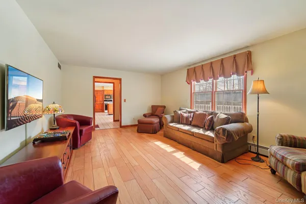 $675,000 | 1 Boxwood Lane, Montgomery, NY 12549
