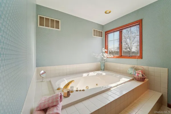 $675,000 | 1 Boxwood Lane, Montgomery, NY 12549