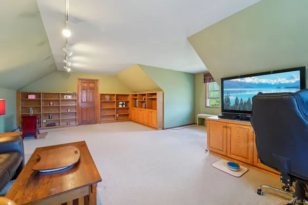 $675,000 | 1 Boxwood Lane, Montgomery, NY 12549
