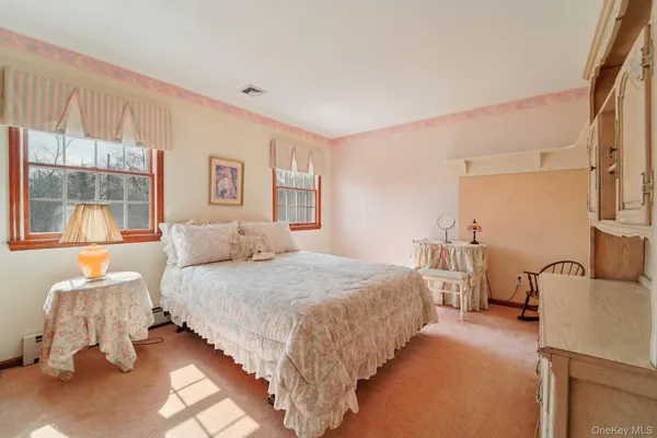 $675,000 | 1 Boxwood Lane, Montgomery, NY 12549