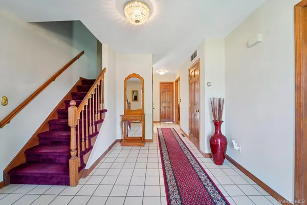 $675,000 | 1 Boxwood Lane, Montgomery, NY 12549