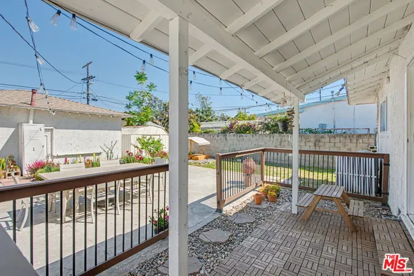 $1,050,000 | 2936 South Harvard Boulevard, Los Angeles, CA 90018