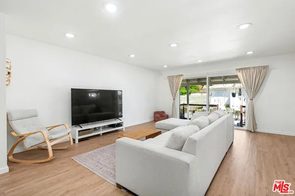 $1,050,000 | 2936 South Harvard Boulevard, Los Angeles, CA 90018