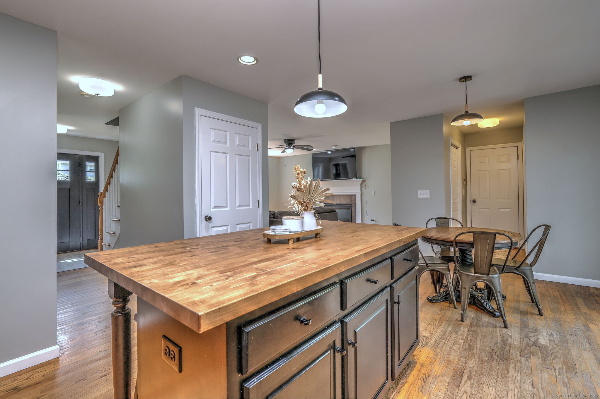 28 Edgewood Avenue Shelton, CT 06484 - Photo 17 of 40 a kitchen with a table and chairs in it