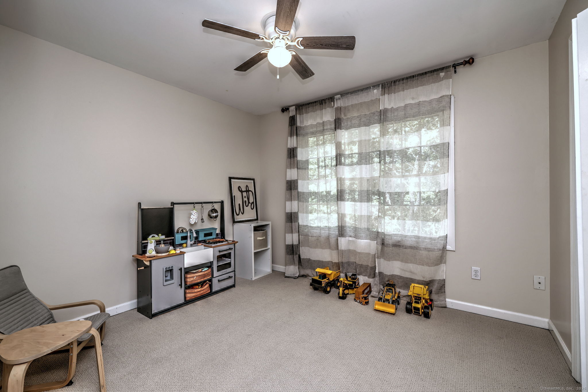 28 Edgewood Avenue Shelton, CT 06484 - Photo 31 of 40 a view of a room with workspace and a window