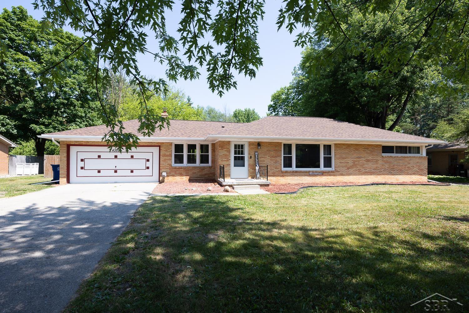 4352 Shattuck Road Saginaw, MI 48603 - Photo 1 of 23 50112939.JPG