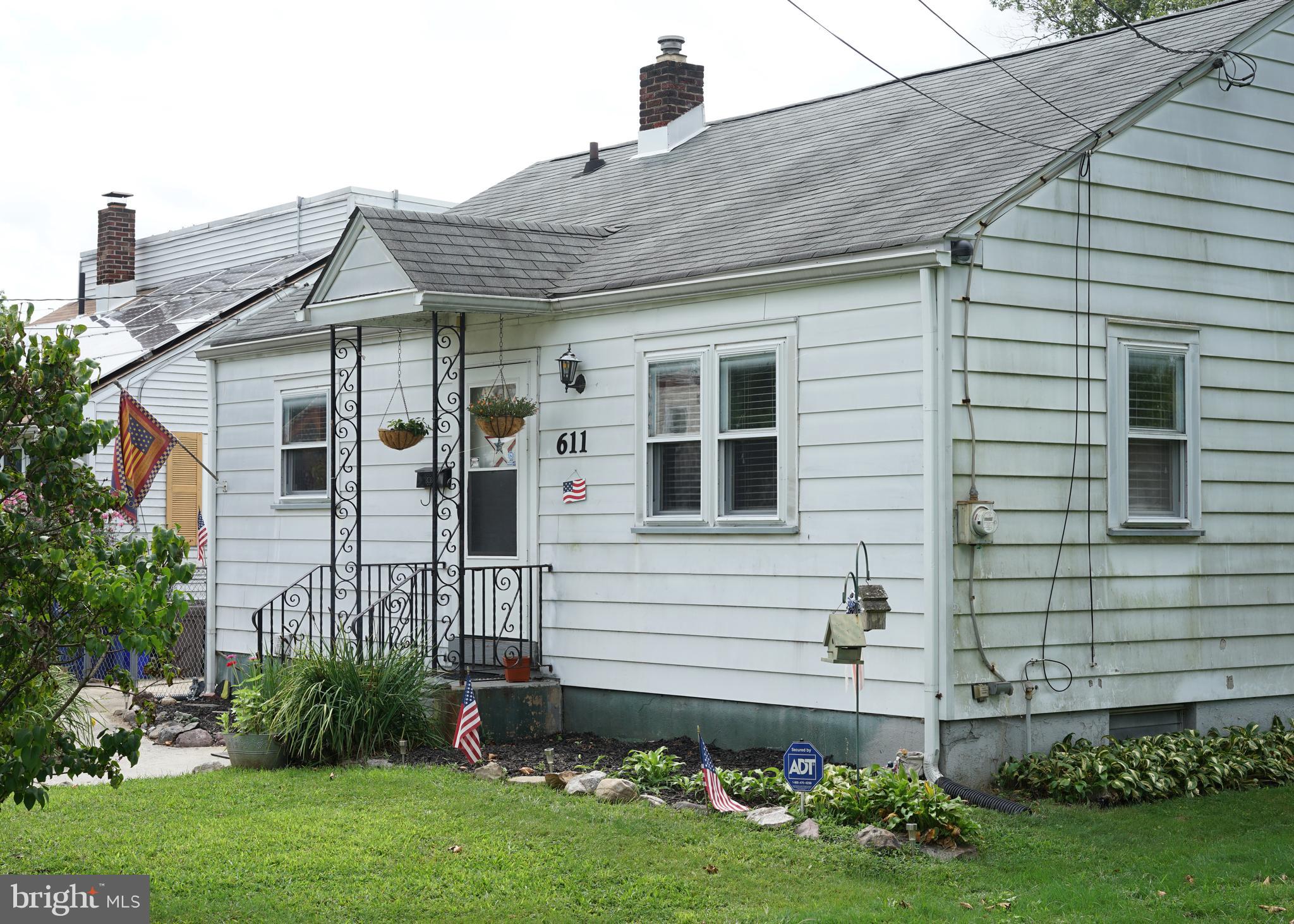 611 Manor Road Beverly, NJ 08010 - Photo 3 of 31