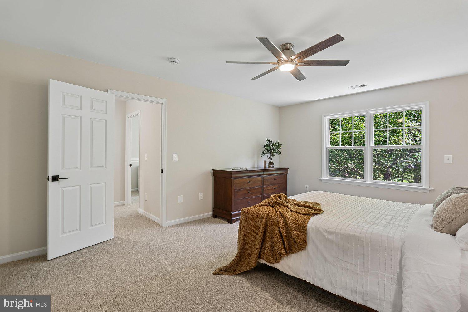 20920 Sunnyacres Road Gaithersburg, MD 20882 - Photo 29 of 64 Primary bedroom suite with lots of natural light