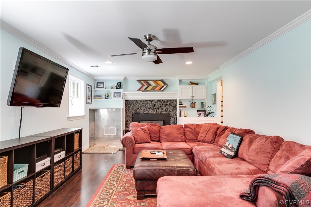 3744 Cheverly Road Richmond, VA 23225 - Photo 10 of 31 Family Room. Newly renovated!
