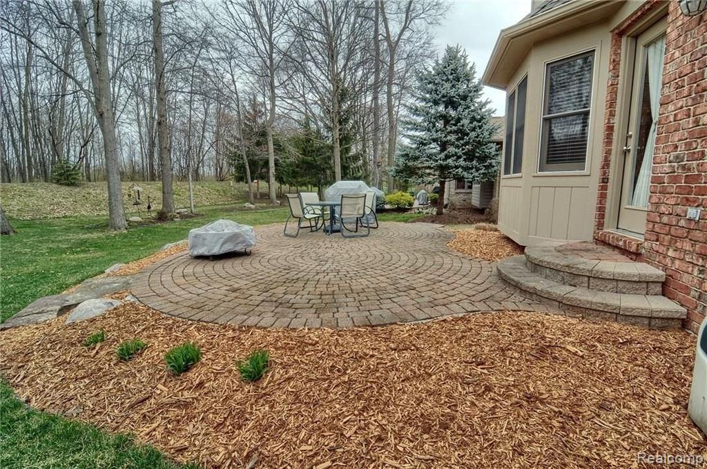 2236 Avon Lake Lane Rochester Hills, MI 48307 - Photo 26 of 30